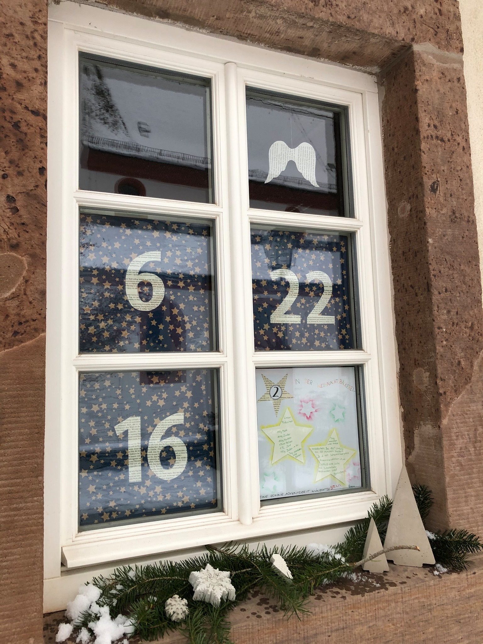 02. Dezember 2020
Heute wird gebacken - in der Weihnachtsbäckerei
Herzlichen Dank an Emma & Ben für das heutige Fenster. Adventsfenster
