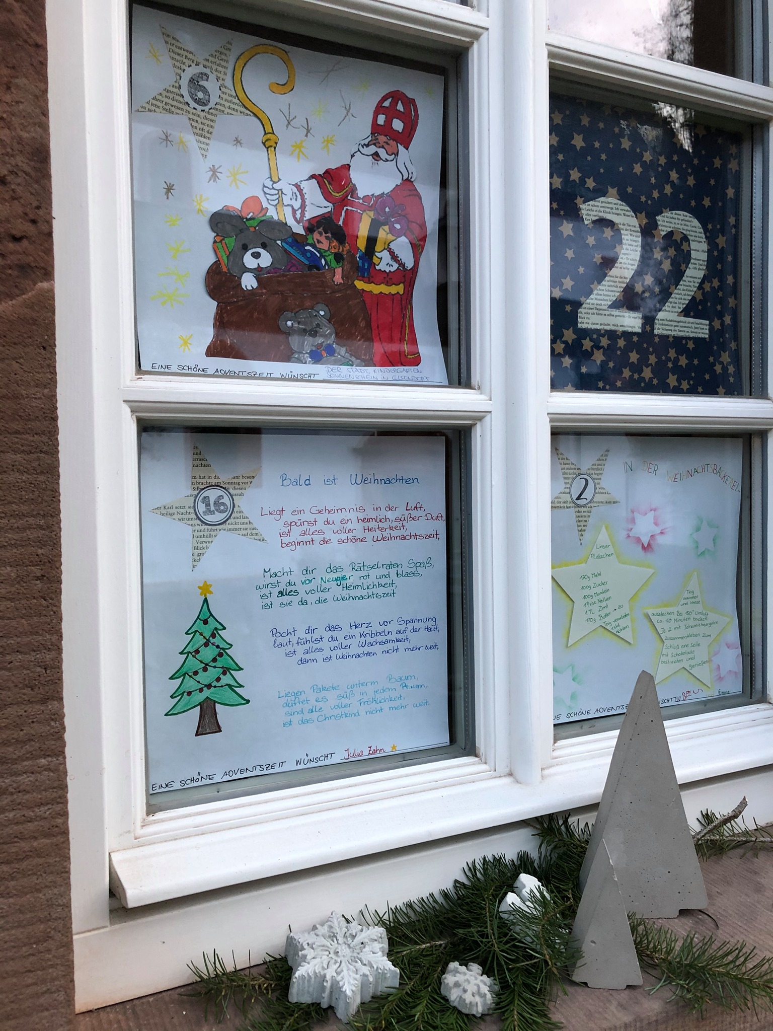 16. Dezember 2020
Bald ist Weihnachten, in knapp einer Woche ist es soweit. Aber bis es soweit ist, hält das heutige Gedicht die Spannung.
Herzlichen Dank an Julia für das heutige Fenster. Adventsfenster 16
