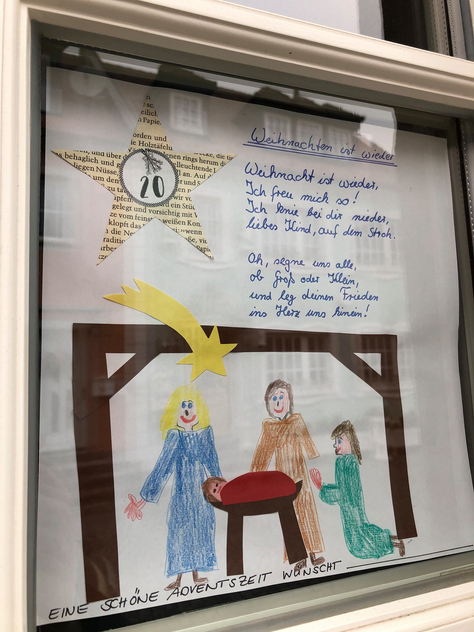 20. Dezember 2020: Jetzt steht sie bereit - die Krippe. Sind wir auch schon bereit IHN aufzunehmen? Herzlichen Dank für das heutige Fenster. Adventsfenster 20