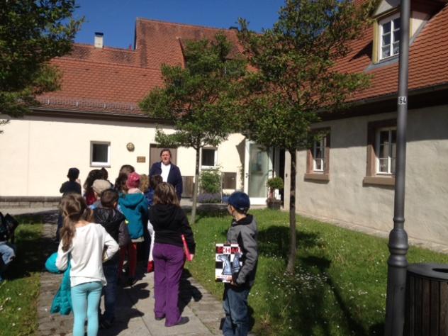 Bücherei - Besuch der Klasse 1 a und 2 a