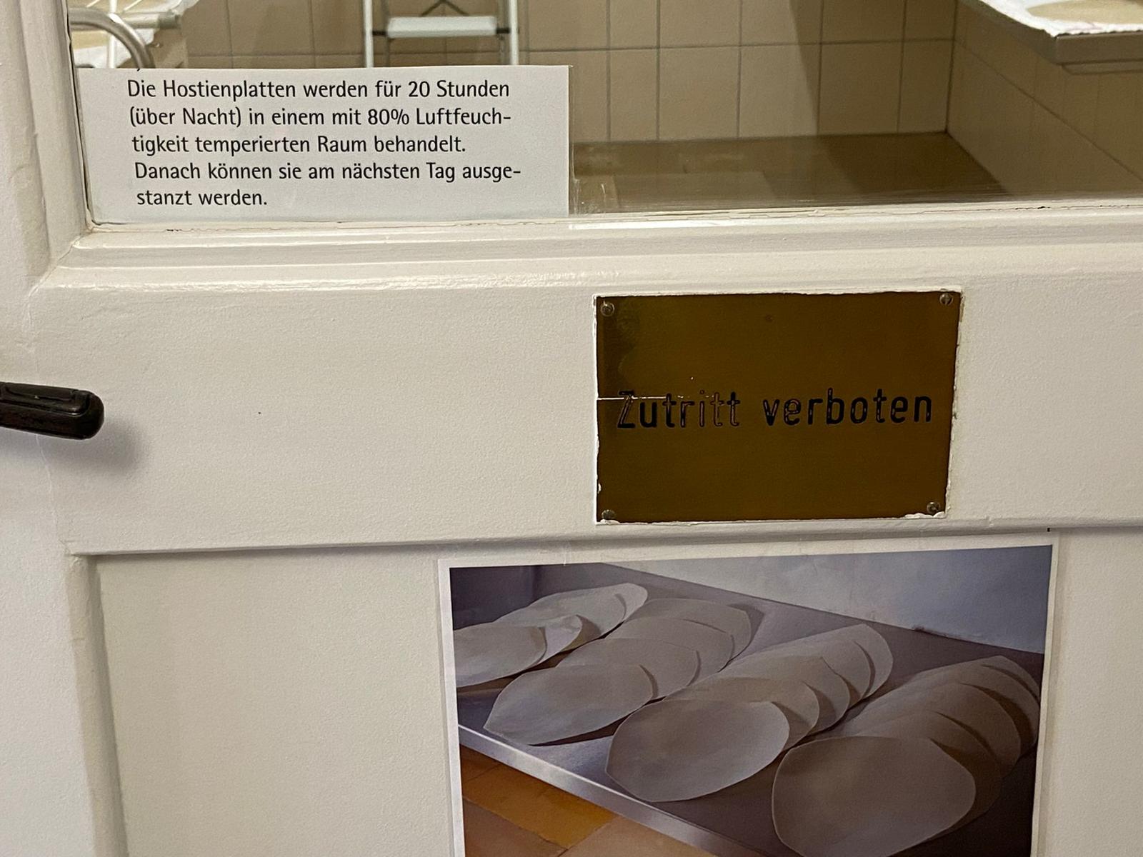 Die Erstkommunionkinder 2026 besuchten Anfang März die Hostienbäckerei in Neuendettelsau Erstkommunionkinder 2026 in Hostienbäckerei