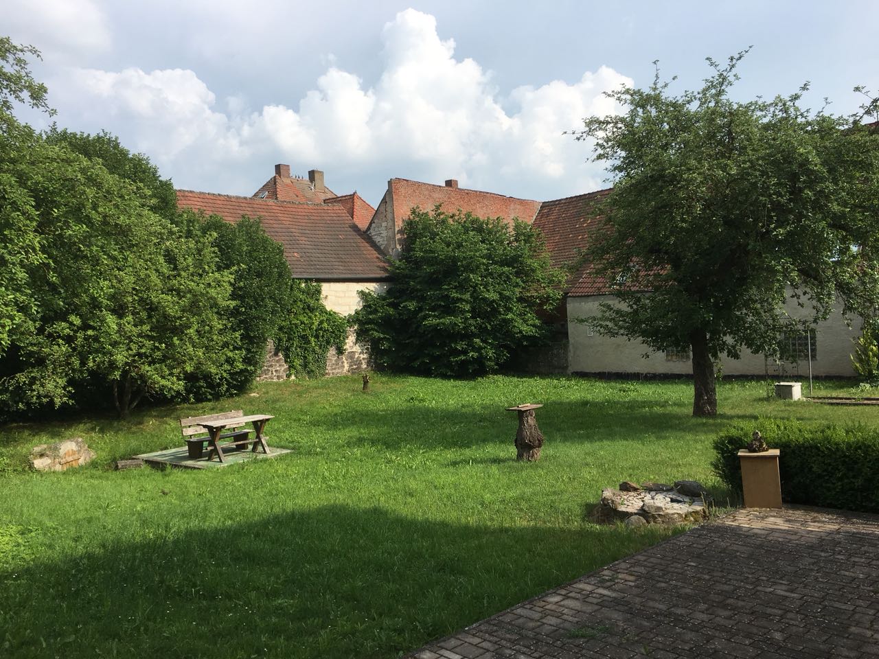 Ein Blick in den Pfarrgarten Pfarrgarten Schlüsselfeld