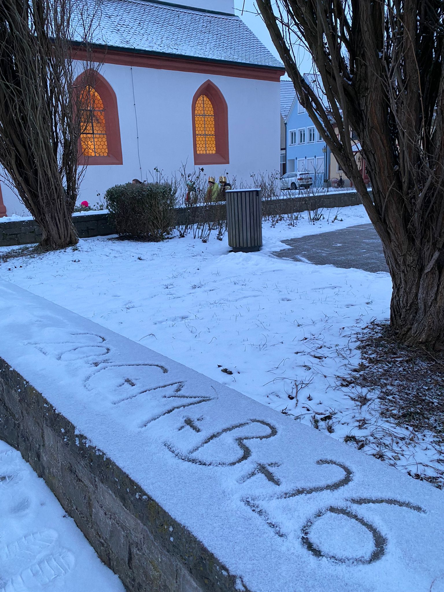 Erst Kronen unterwegs zur Pfarrkirche Sternsinger 2026