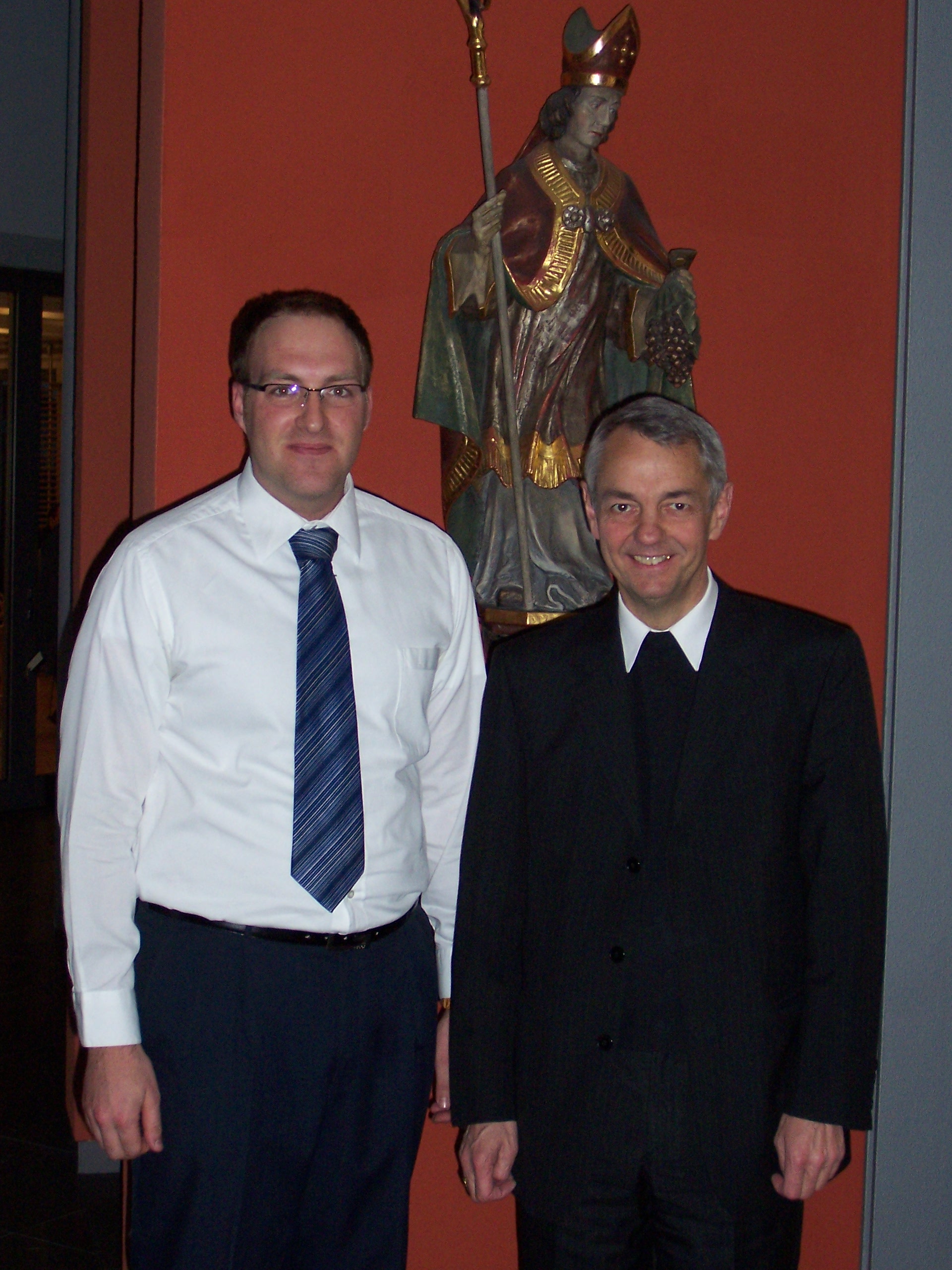 Erzbischof Schick mit Alumnus Neumeier