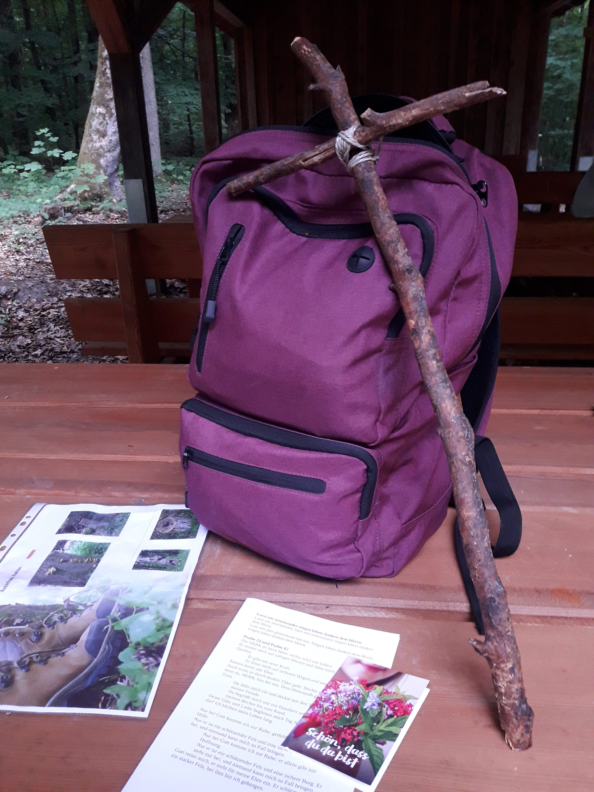 Gottesdienst in Wanderschuhen