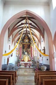 Innenraum der Pfarrkirche FESTSCHMUCK--JOHANNES--KIRCHE--KIRCHENINNENRAUM--SCHLUESSELFELD--ST