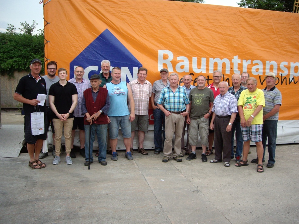 „Männertreff on Tour“ bei der Betriebsbesichtigung bei der Firma Dennert Massivhaus GmbH. Männertreff on Tour bei Dennert