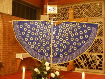 Sternenmantel und Vortragekreuz in Haßlach Spirituelle Stafette in Haßlach